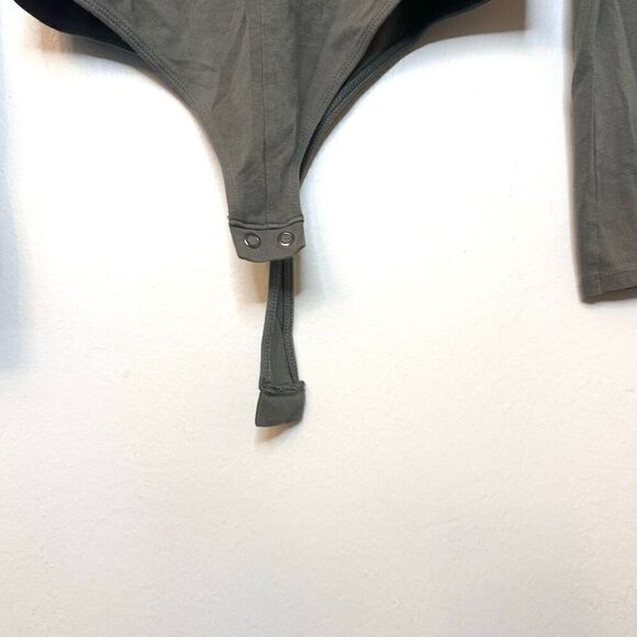 Express Plunge V-Neck Long Sleeve Velour Bodysuit Olive Green Medium - Picture 5 of 5